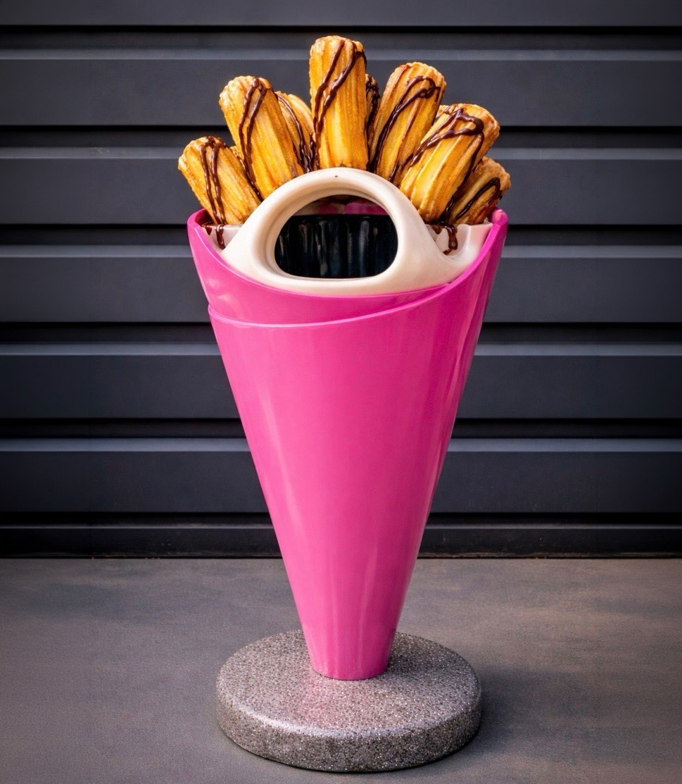 Lixeira em formato de cone de churro